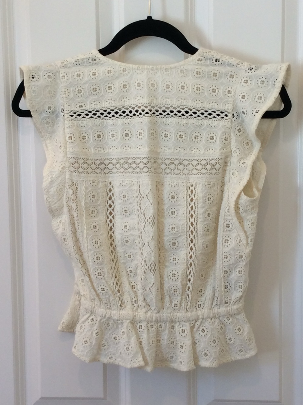 Abercrombie & Fitch Ivory Lace Eyelet Ruffle Blouse - XXS - Picture 7 of 10